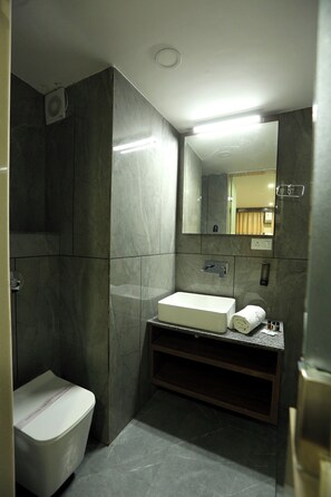 Deluxe Double Room, City View | Bathroom | Shower, free toiletries, hair dryer, slippers - HOTEL GC GRAND INN (Amritsar)