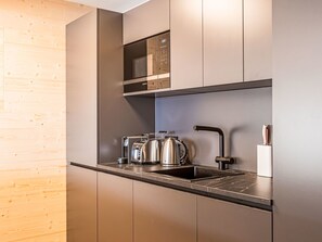 Kühlschrank, Mikrowelle, Ofen, Geschirrspüler