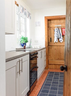 Fridge, microwave, dishwasher, high chair - Shell Cottage -  a cottage that sleeps 6 guests  in 3 bedrooms (Whithorn)