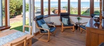Shell Cottage - a cottage that sleeps 6 guests in 3 bedrooms