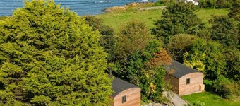 Ivy - a pod that sleeps 4 guests in 2 bedrooms