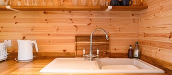 Ivy -  a pod that sleeps 4 guests  in 2 bedrooms