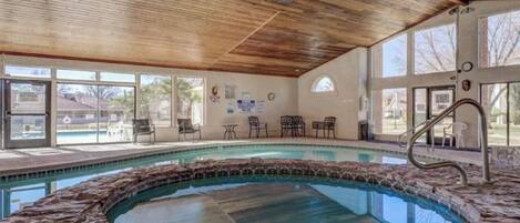 Piscine intérieure, piscine extérieure