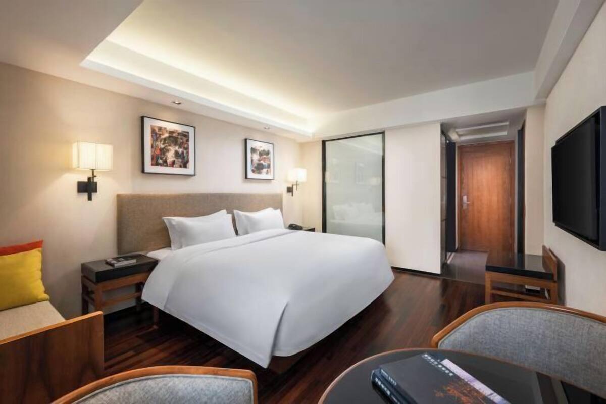 Premium bedding, in-room safe, blackout curtains, bed sheets