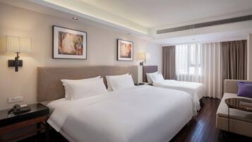 ํจ๋ฐ๋ฆฌ ํธ๋ฆฌํ๋ฃธ, ์๋ด ์ ๋ง | ๊ฐ์ค์์ ๋ณด์ด๋ ์ ๋ง