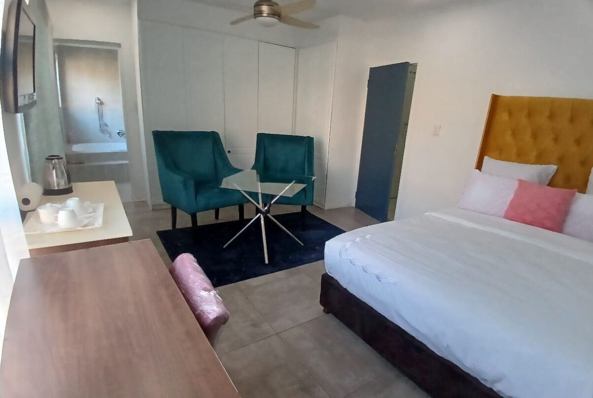 5 bedrooms, iron/ironing board, WiFi, bed sheets