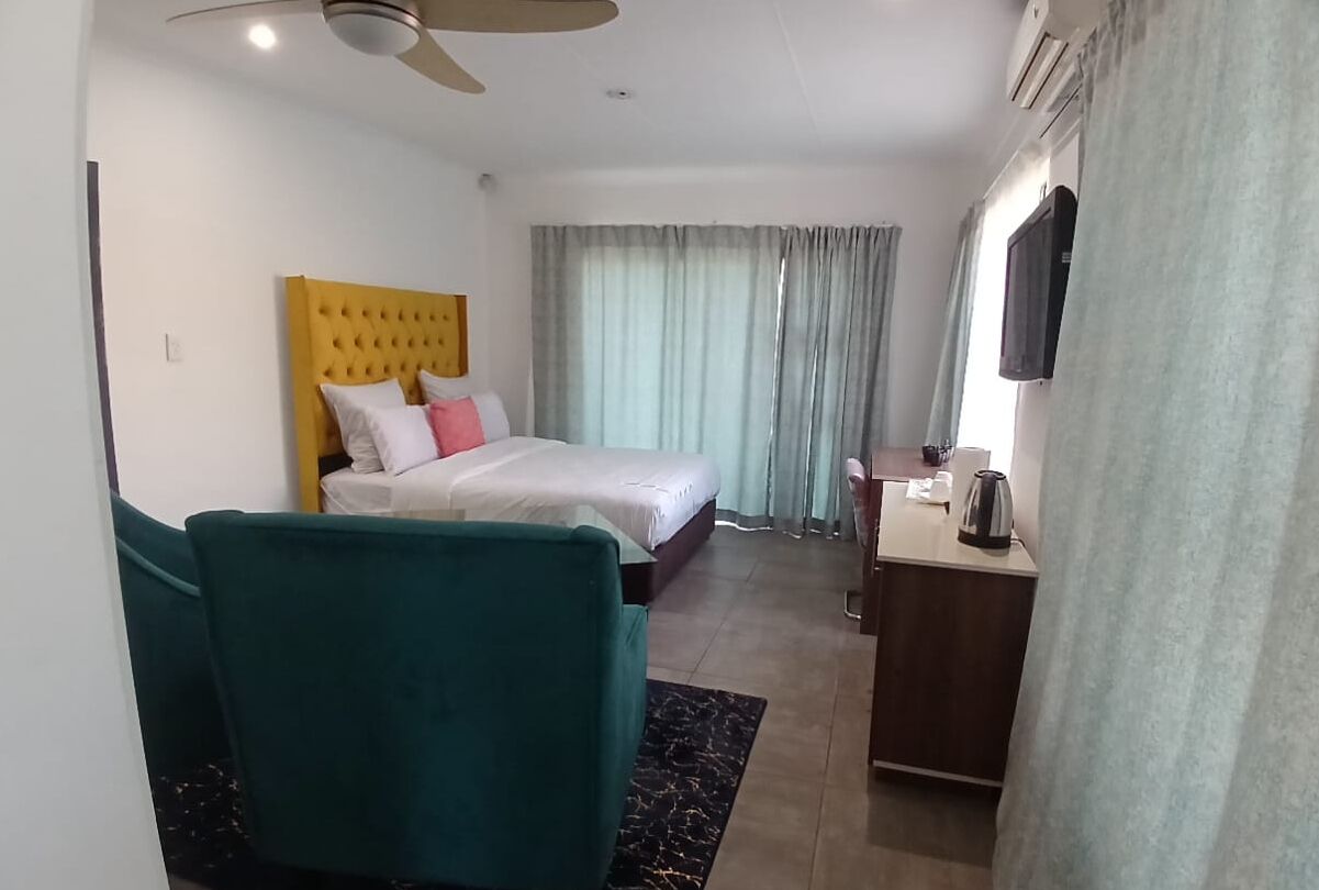 5 bedrooms, iron/ironing board, WiFi, bed sheets