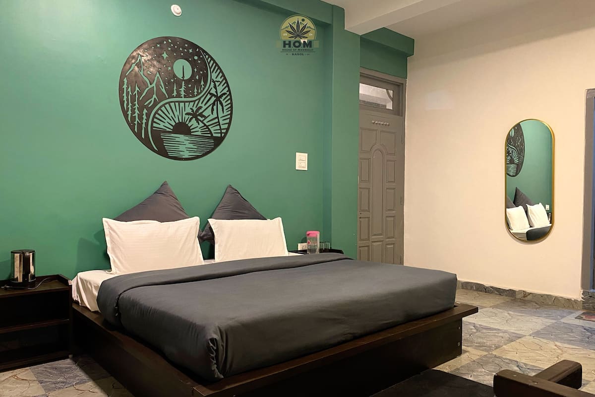 Premium King Room | Bàn, truy cập Internet không dây miễn phí