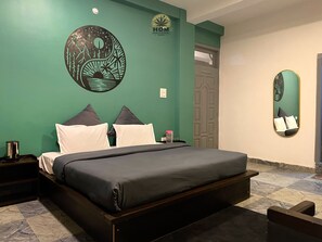 Premium King Room | Laptop workspace, free WiFi - HOM House of MannMauji Riverside (Bhuntar)