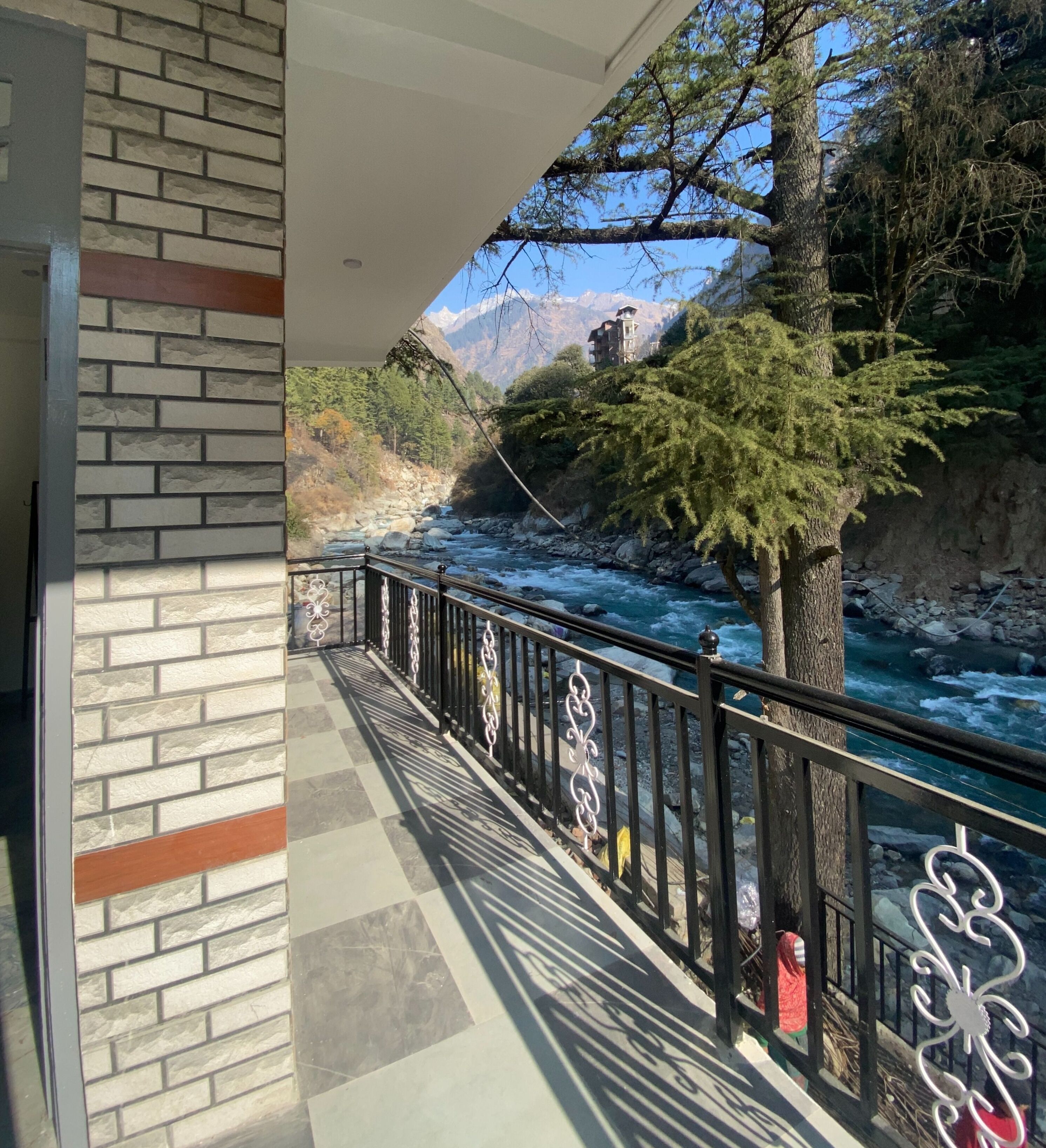 Laptop workspace, free WiFi