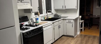 Charming 3-bedroom house in Lake Zurich with AC, fitness room, WiFi