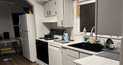 Charming 3-bedroom house in Lake Zurich with AC, fitness room, WiFi