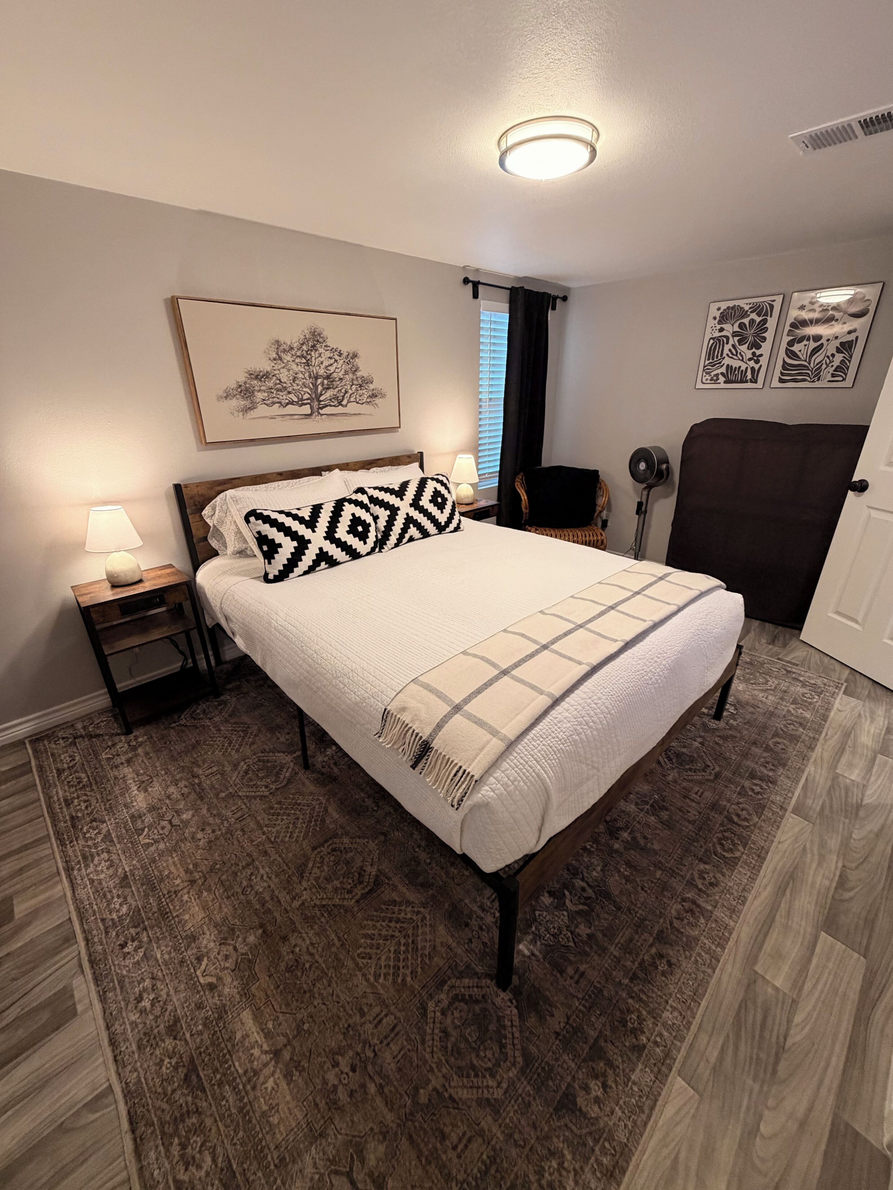 1 slaapkamer, een strijkplank/strijkijzer, gratis wifi, beddengoed