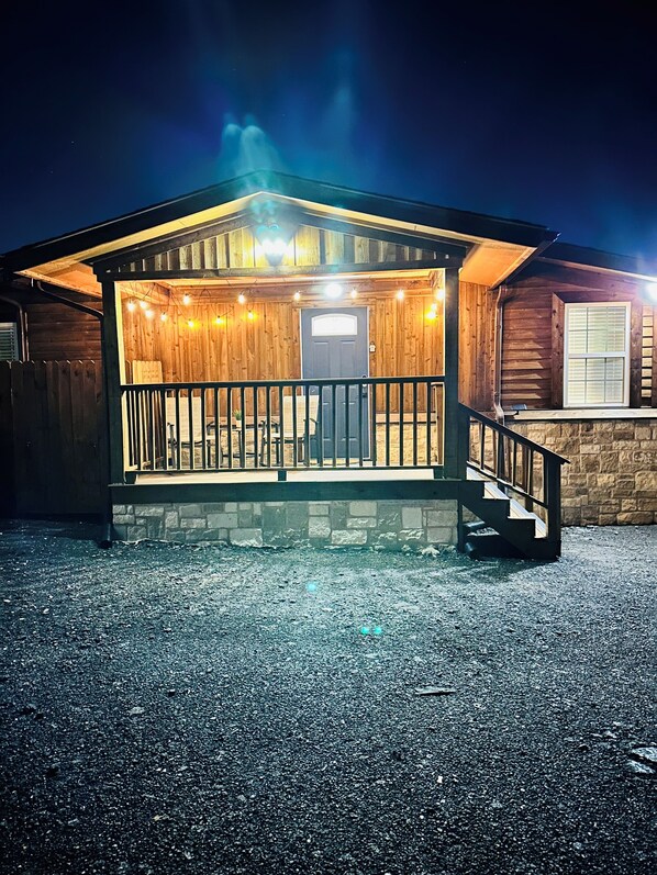 Terrace/patio - Chic 1-bedroom apartment in  Springtown, TX with AC, WiFi (Springtown)