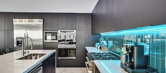 8 Bdr/5 Ba 16 Beds, Free Spa Heat