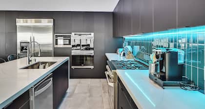 8 Bdr/5 Ba 16 Beds, Free Spa Heat