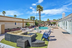 Pool - 8 Bdr/5 Ba 16 Beds, Free Spa Heat (Las Vegas)