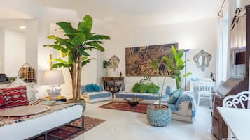 TV connectée, livres, médiathÚque, chaßne hi-fi