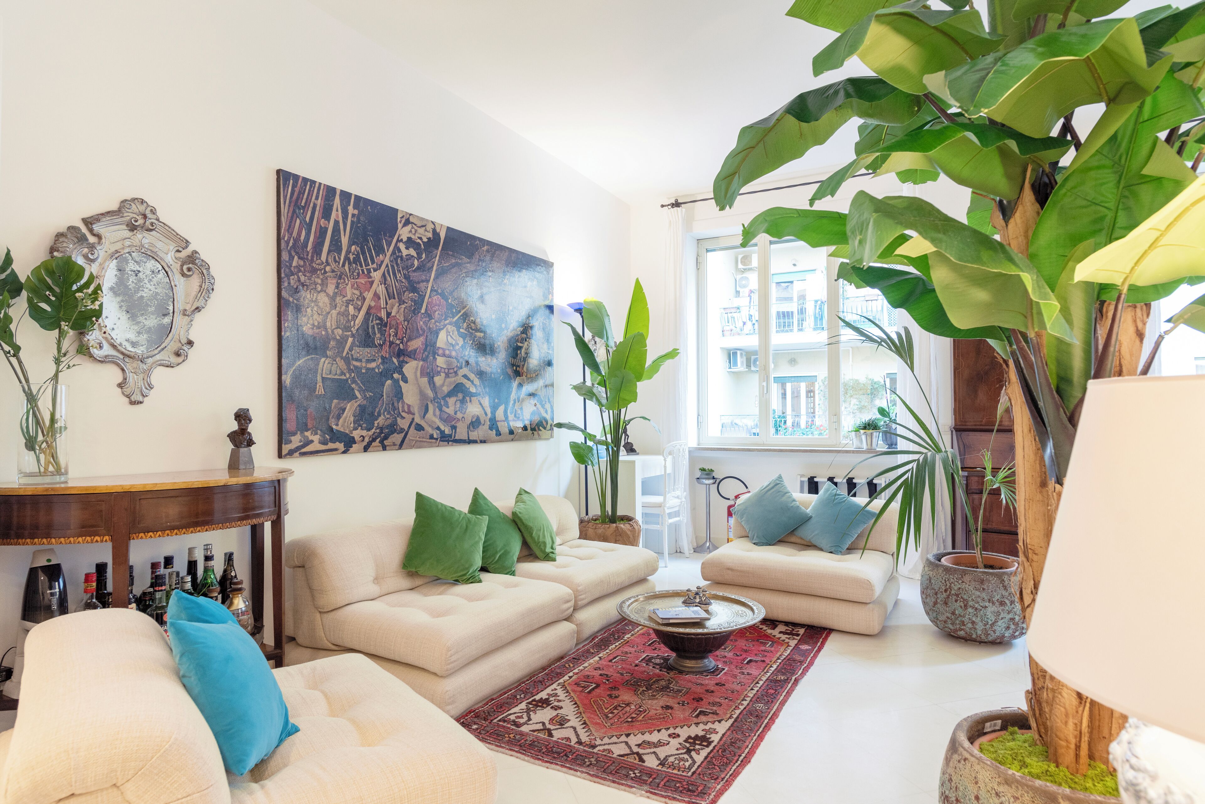 TV connectée, livres, médiathèque, chaîne hi-fi