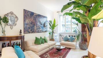 TV connectée, livres, médiathÚque, chaßne hi-fi