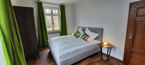 4 bedrooms, travel cot, free WiFi, bed sheets