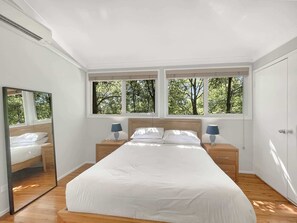 3 bedrooms, iron/ironing board, WiFi, bed sheets - Riverside 3-Bed Townhouse with Spacious Deck (Mossy Point)