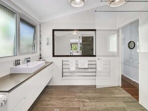 淋浴設備、風筒、提供毛巾、洗頭水