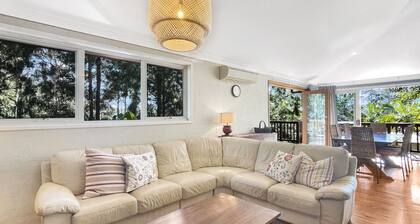 Riverside 3-Bed Townhouse with Spacious Deck & BBQ