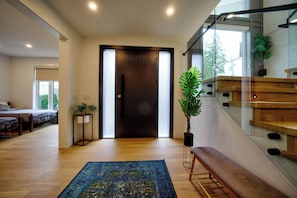 9 dormitoris, planxa i posts de planxar, un bressol de viatge i wifi