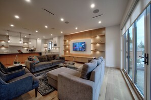 Televisor intel·ligent, videojocs i futbolí