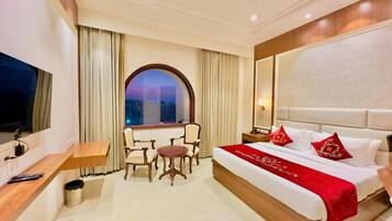 Hypo-allergenic bedding, minibar, desk, free WiFi