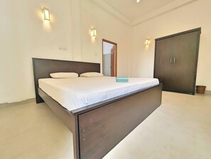1 habitación, tabla de planchar con plancha, internet y ropa de cama