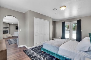 8 bedrooms, iron/ironing board, WiFi, bed sheets