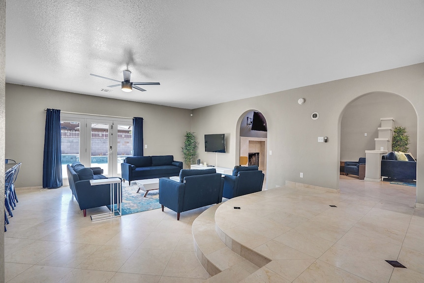 Grand Casa 8bdr Strip Views 21 Beds Free Spa Heat Basketball Events - Las Vegas, NV