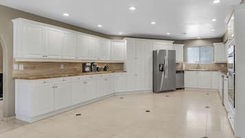 Paper towels, dining tables