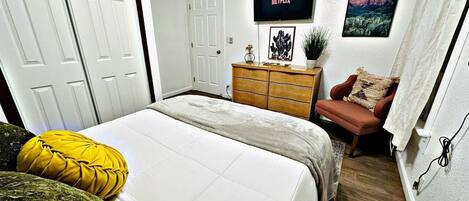 2 bedrooms, iron/ironing board, WiFi, bed sheets