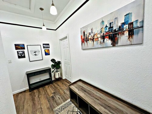 Deluxe 2BD/1.5BA Heart of Downtown Sacramento 