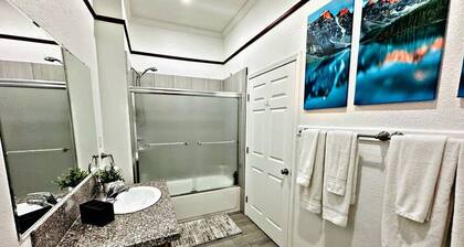 Deluxe 2BD/1.5BA Heart of Downtown Sacramento
