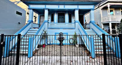 Deluxe 2BD/1.5BA Heart of Downtown Sacramento
