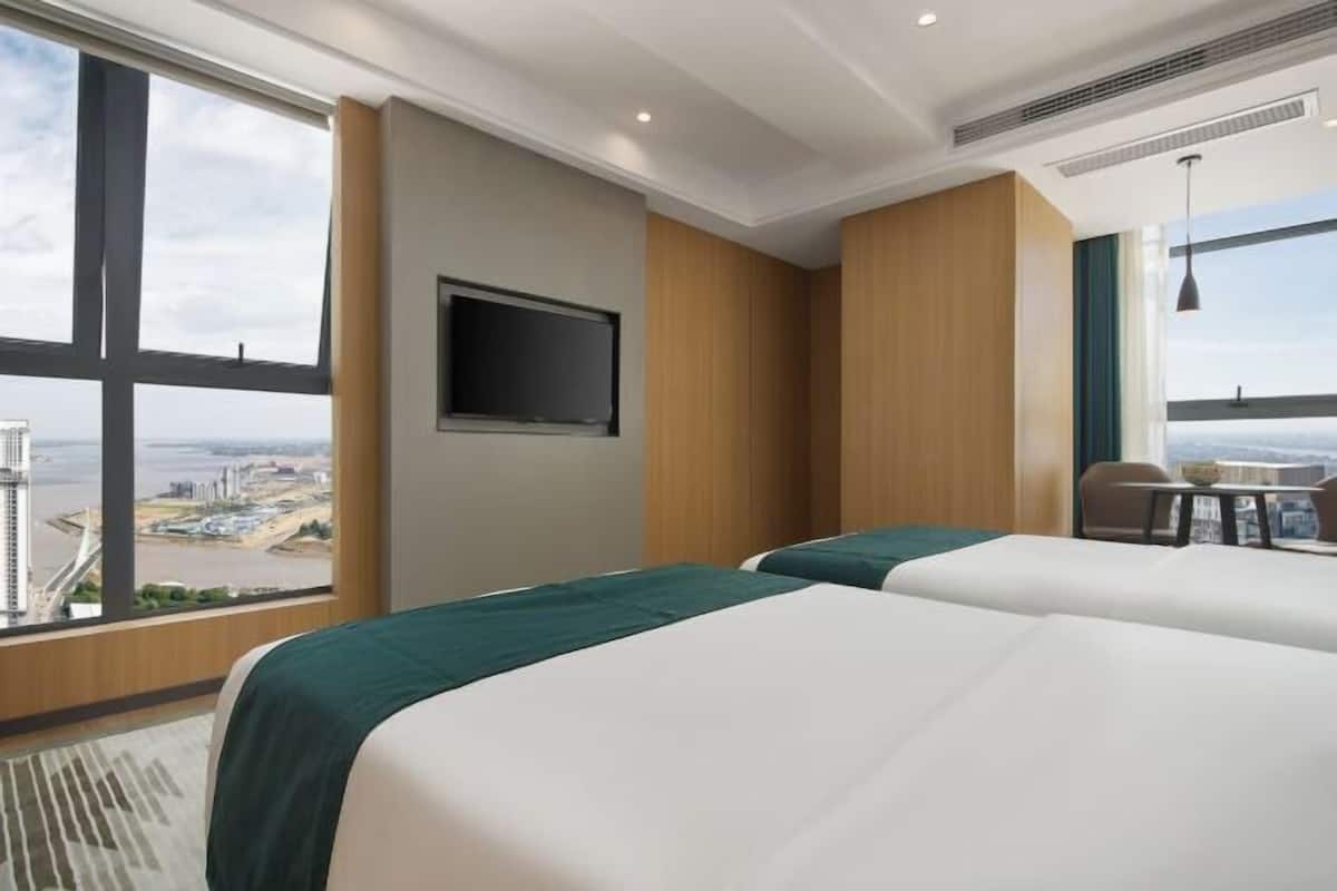 Premium bedding, Select Comfort beds, desk, laptop workspace