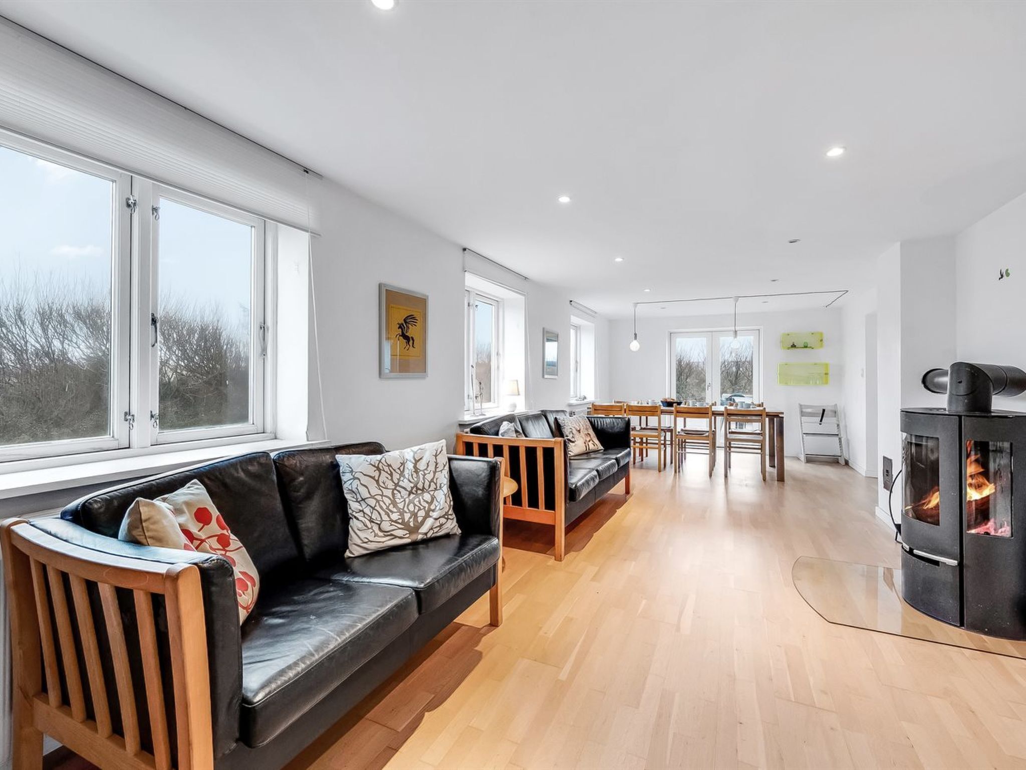 Télévision, cheminée, baby-foot