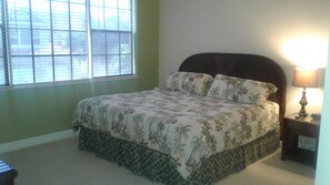 3 chambres, fer et planche à repasser, Wi-Fi, draps fournis