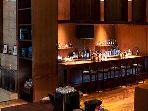 Bar (on property) - GLAMPROOK FUTTSU BRISTOL HILL (Futtsu)