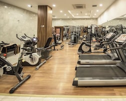 Un sauna, una bañera de hidromasaje, baño turco, masajes