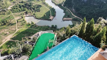 Alberca al aire libre por temporada