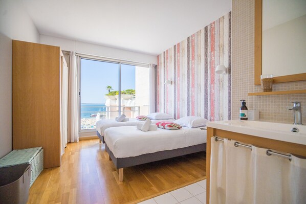 3 bedrooms, iron/ironing board, free WiFi, bed sheets