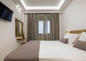 3 bedrooms, in-room safe, iron/ironing board, travel cot - Villa with Private Pool - Azor Villas - Villa 1 (Mouzaki Village)