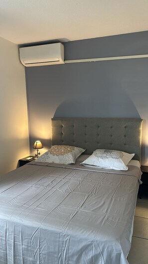 1 chambre, bureau, fer et planche à repasser, Wi-Fi gratuit