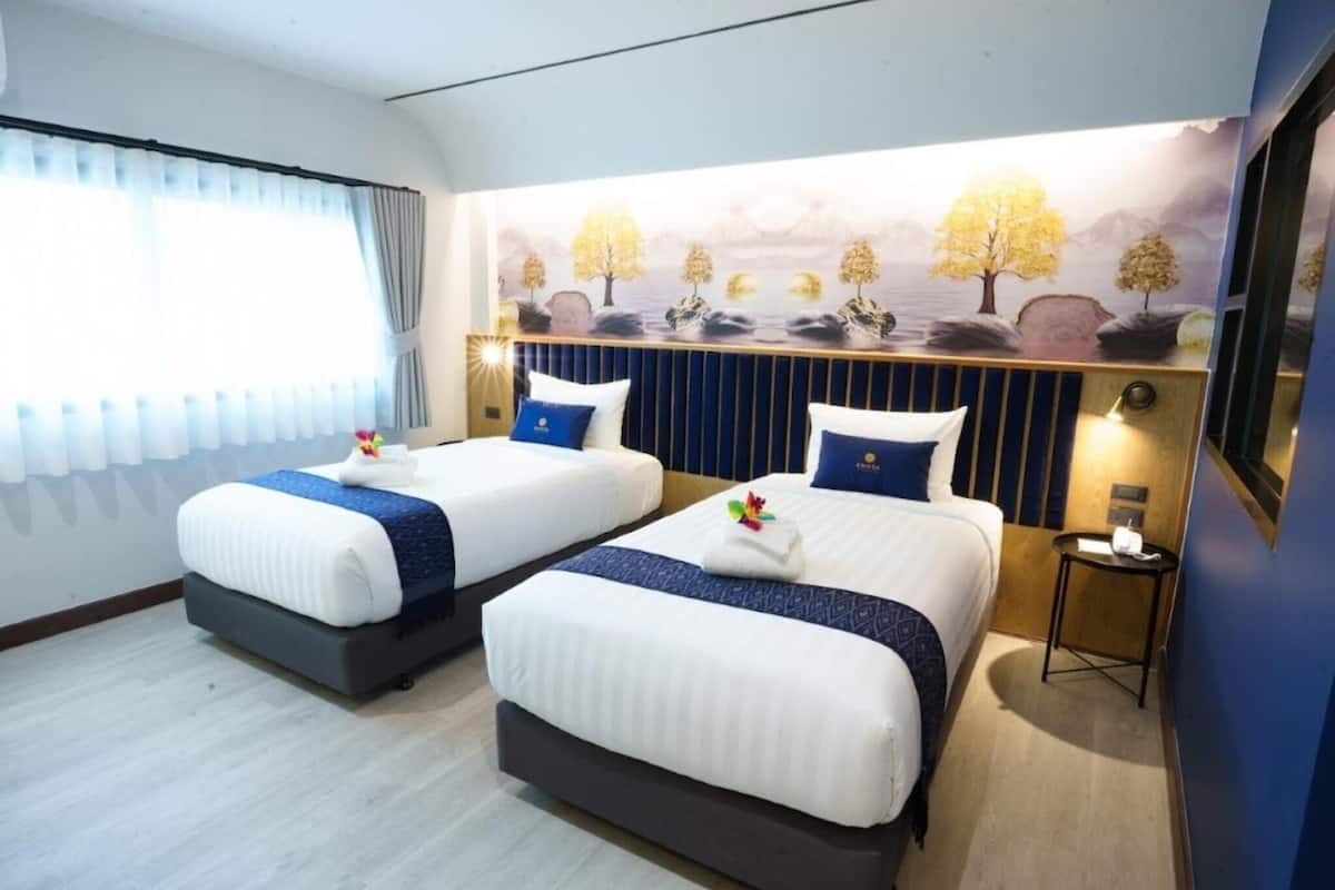 Deluxe Room | Desk, free WiFi