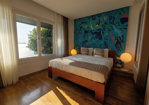 1 多间卧室、迷你吧、客房内保险箱、免费 WiFi